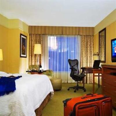 фото отеля Hilton Garden Inn Montreal Centre-ville