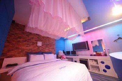 фото отеля Black Hole Hotel