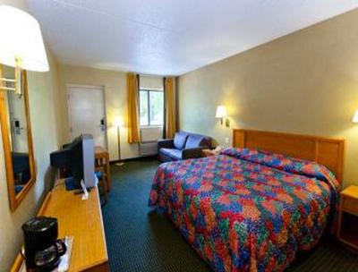 фото отеля Super 8 Milan Sandusky Area