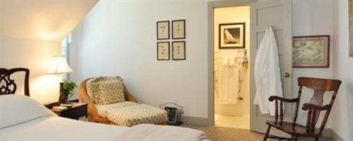 фото отеля First Colony Inn