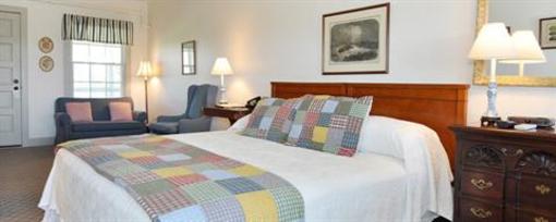 фото отеля First Colony Inn