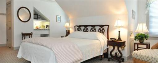 фото отеля First Colony Inn