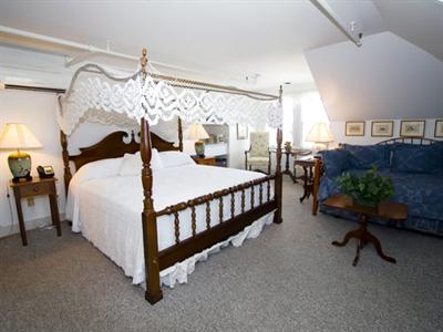 фото отеля First Colony Inn