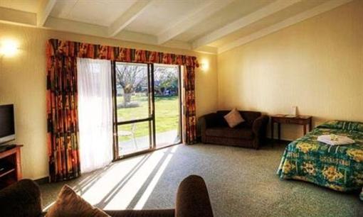 фото отеля Equestrian Lodge Motel