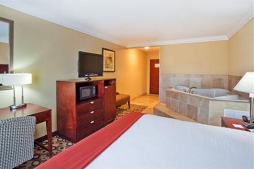 фото отеля Holiday Inn Express Hotel & Suites Macon West
