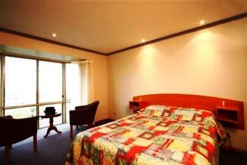 фото отеля Blue Whale Motor Inn & Apartments