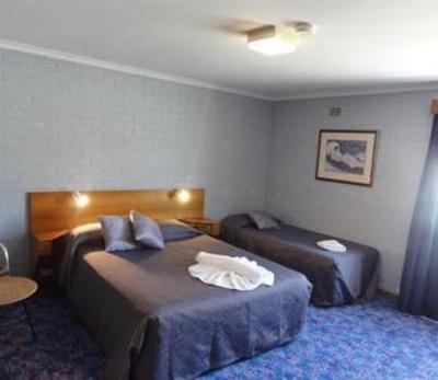 фото отеля Batman Fawkner Inn