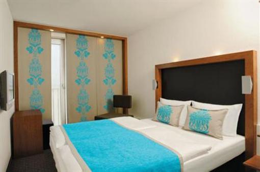 фото отеля Motel One Hamburg Altona
