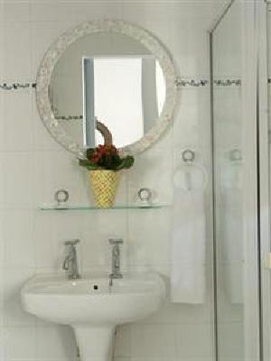 фото отеля Ginnegaap Guesthouse