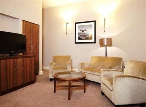 фото отеля Cedar Court Grand Hotel & Spa