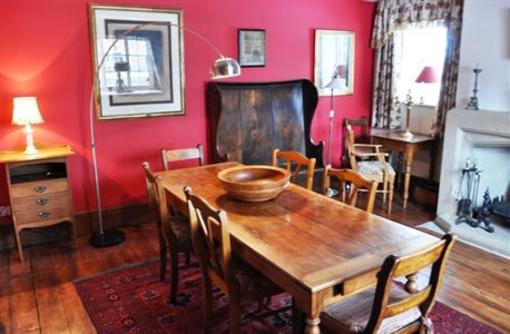 фото отеля Old Ivy House Bed & Breakfast