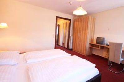 фото отеля Hotel Garni Schwarzer Adler