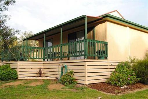 фото отеля Lakes Entrance Country Cottages