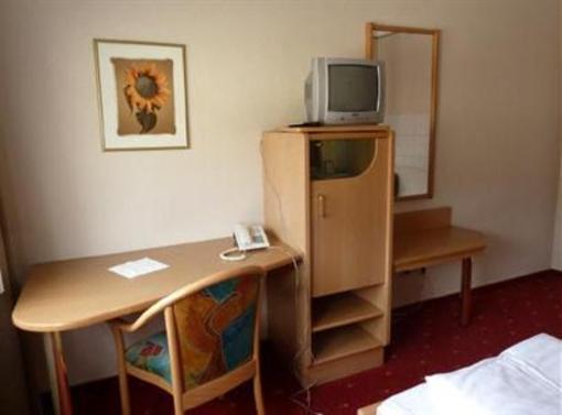 фото отеля Hotel Domino Hanau