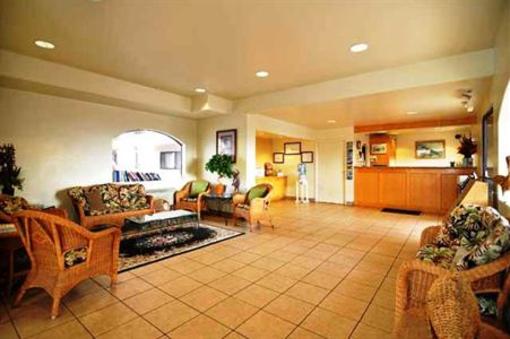 фото отеля Edgewater Inn & Suites