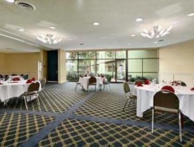 фото отеля Ramada Plaza Cal Expo