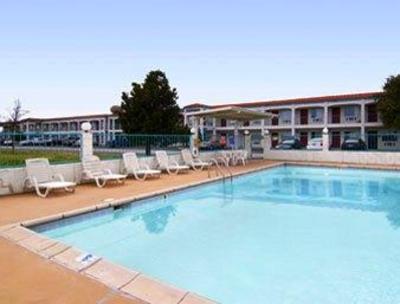 фото отеля Super 8 Motel North Abilene