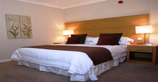 фото отеля Crossways Inn North Wootton