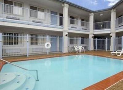 фото отеля Super 8 Motel Forest Hill
