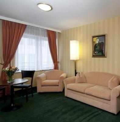 фото отеля Holiday Inn Brussels Schuman