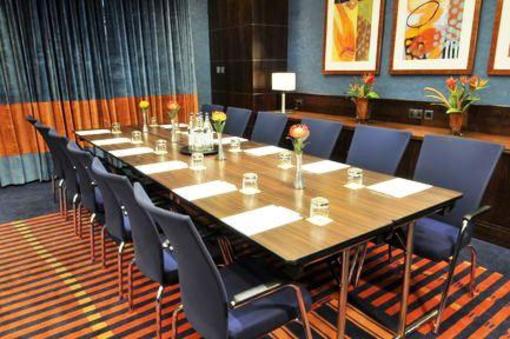 фото отеля Crowne Plaza London-Gatwick Airport