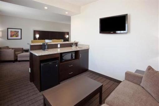 фото отеля Holiday Inn Express Hotel and Suites New Liskeard