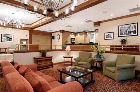 фото отеля Hilton Grand Rapids Airport