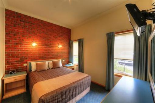 фото отеля Tanjil Motor Inn
