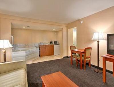 фото отеля Howard Johnson Hotel East Lansing