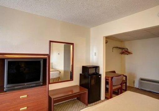фото отеля Rodeway Inn & Suites Capri