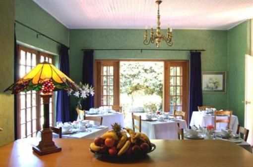 фото отеля Village Green Guest House Johannesburg