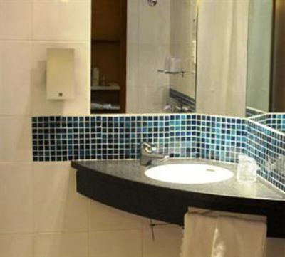 фото отеля Kyriad Avignon Courtine Gare TGV Hotel