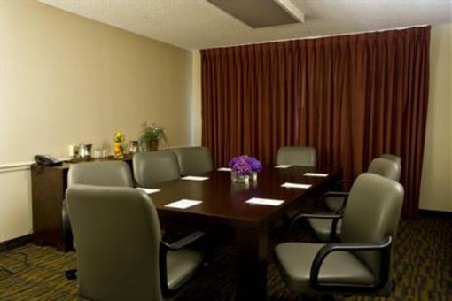 фото отеля Embassy Suites Seattle - Tacoma International Airport