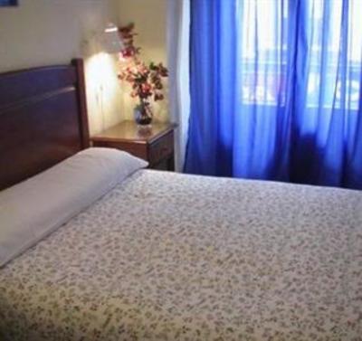 фото отеля Hostal Los Perales