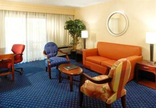 фото отеля Courtyard by Marriott State College