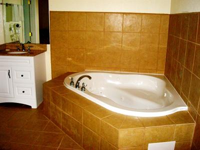 фото отеля Whispering Pines Motel White Stone