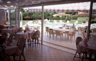 фото отеля Logis De La Poste Hotel Vauclaix