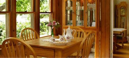 фото отеля Plain & Fancy Bed & Breakfast Ironton