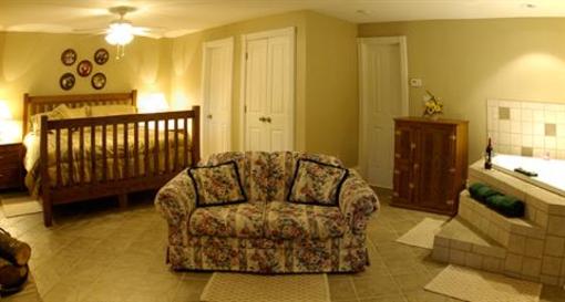 фото отеля Plain & Fancy Bed & Breakfast Ironton