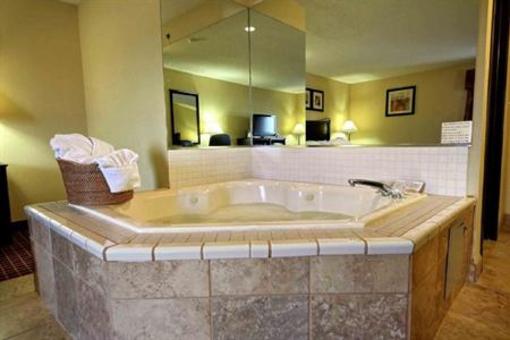 фото отеля BEST WESTERN Canal Winchester Inn