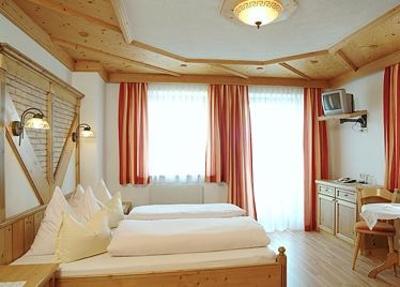 фото отеля Anny Pension and Appartement Maria Alm am Steinernen Meer
