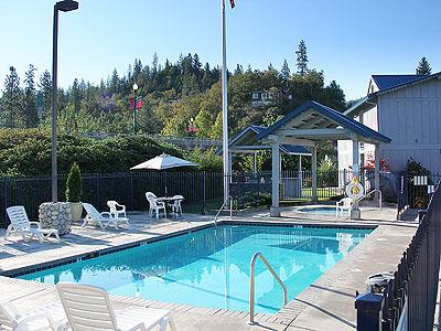 фото отеля Edgewater Inn Shady Cove