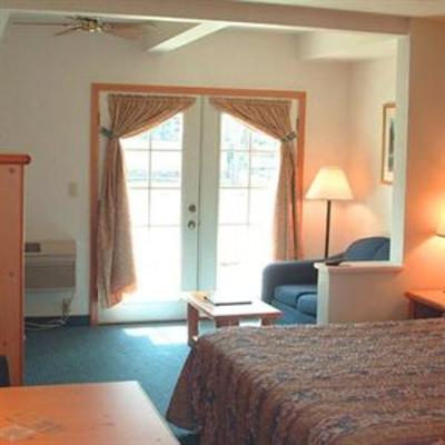 фото отеля Edgewater Inn Shady Cove