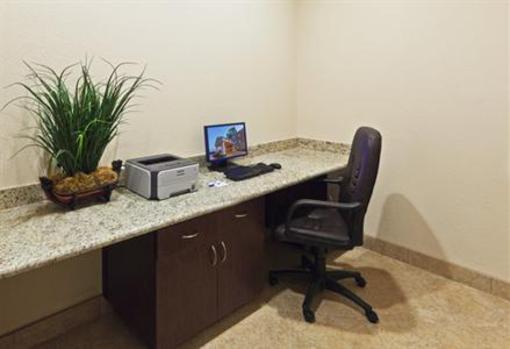 фото отеля Holiday Inn Express & Suites Brady