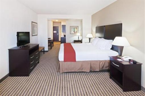 фото отеля Holiday Inn Express & Suites Brady
