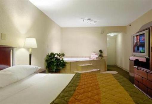 фото отеля Lancaster Red Roof Inn
