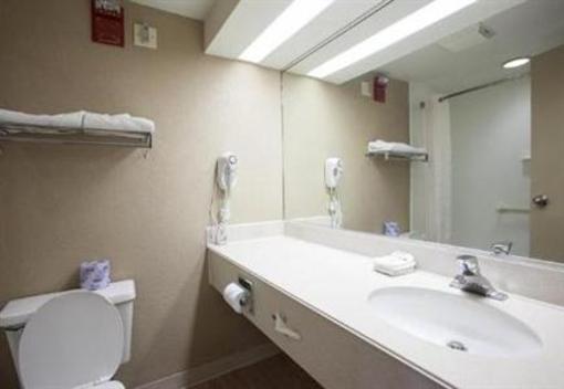 фото отеля Lancaster Red Roof Inn