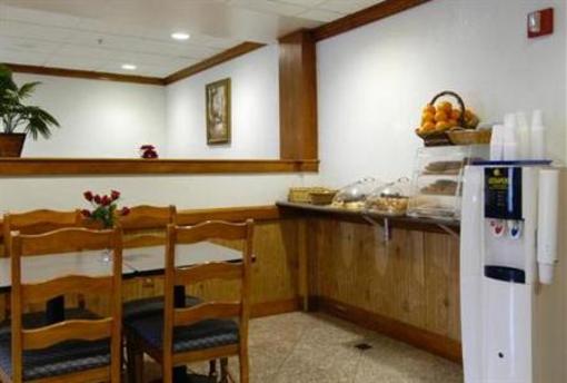 фото отеля Lancaster Red Roof Inn