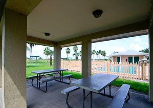 фото отеля Rodeway Inn And Suites Haines City