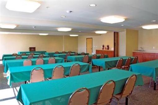 фото отеля Best Western Oak Meadows Inn